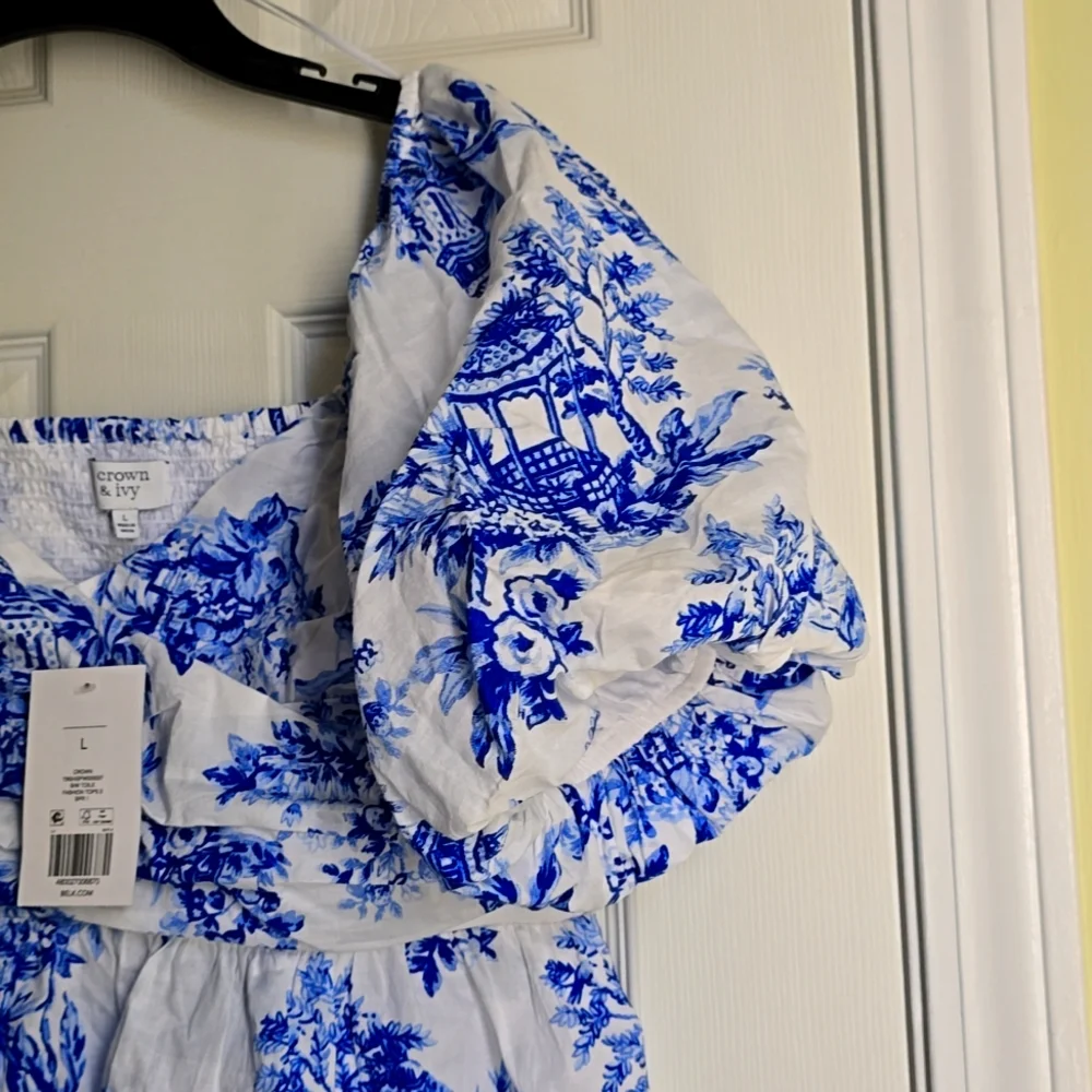 NWT Women's shirt - Picture 2 of 4